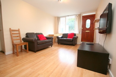 4 bedroom house, moments from Bermondsey tube, £634pw
